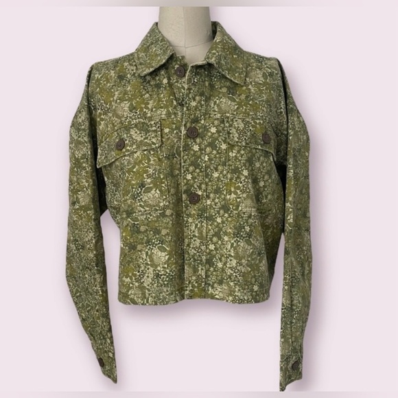 Wild Fable Cropped Floral Oversized Jean Jacket Green Floral Print NWT Retail$44 - Picture 5 of 9
